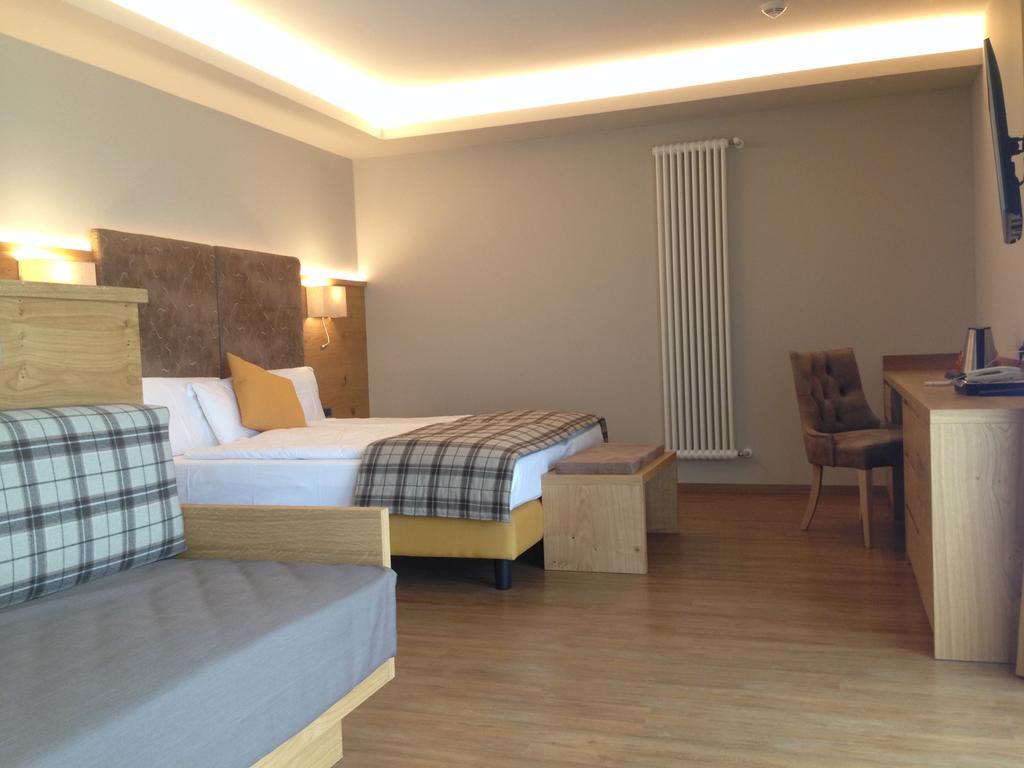 Hotel Ambassador Levico Terme Exterior foto