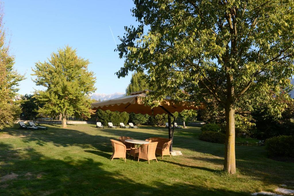 Hotel Ambassador Levico Terme Exterior foto